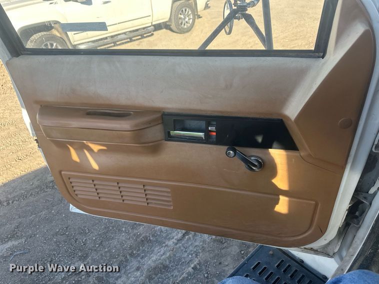 image for item IU9036 1993 Chevrolet Kodiak  rollback truck