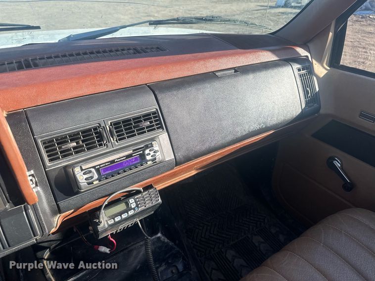 image for item IU9036 1993 Chevrolet Kodiak  rollback truck