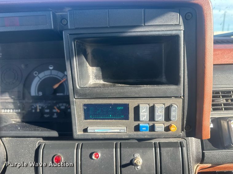 image for item IU9036 1993 Chevrolet Kodiak  rollback truck