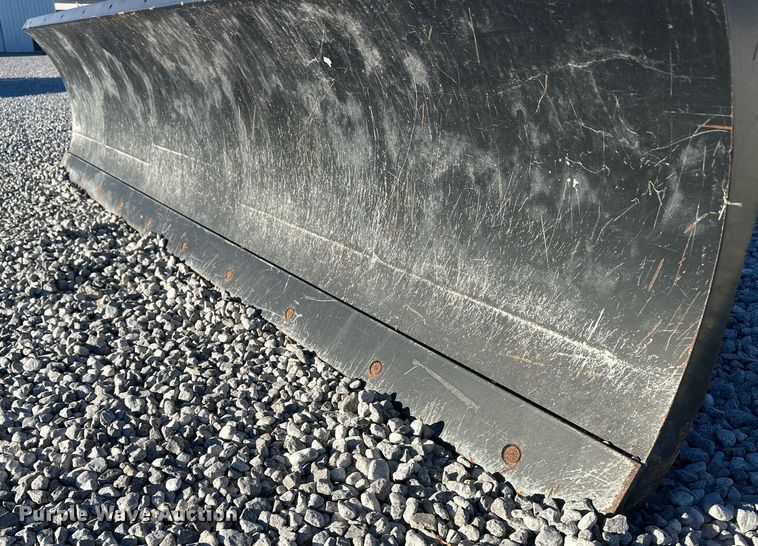 image for item IU9046 John Deere BL10B  skid steer dozer blade