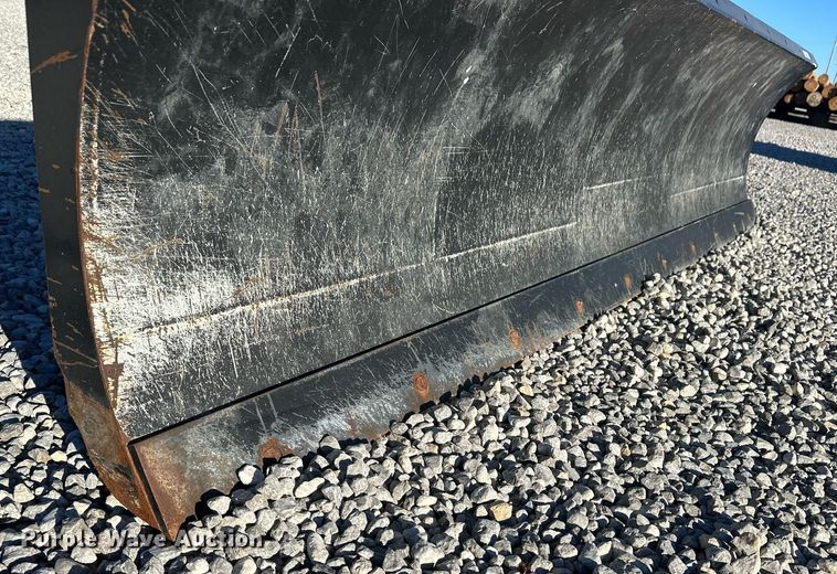 image for item IU9046 John Deere BL10B  skid steer dozer blade