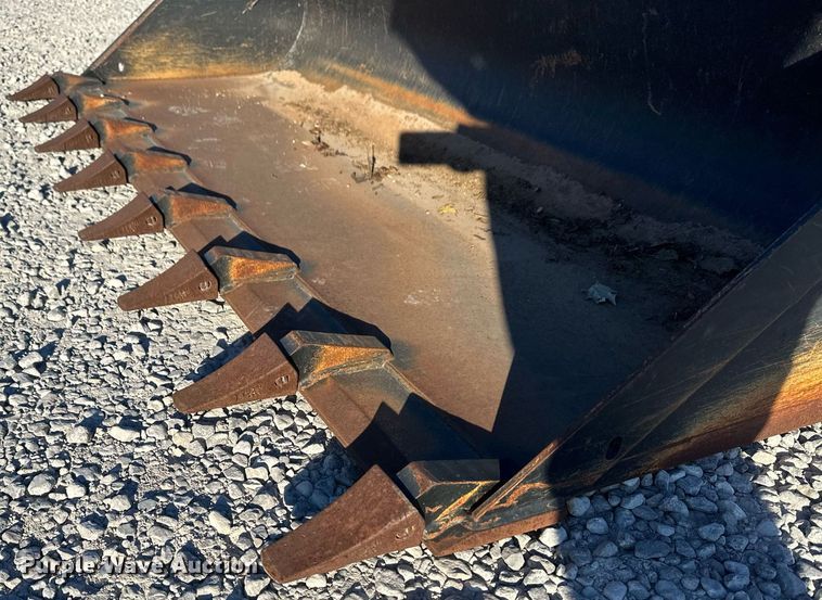 image for item IU9048 John Deere T84  skid steer bucket