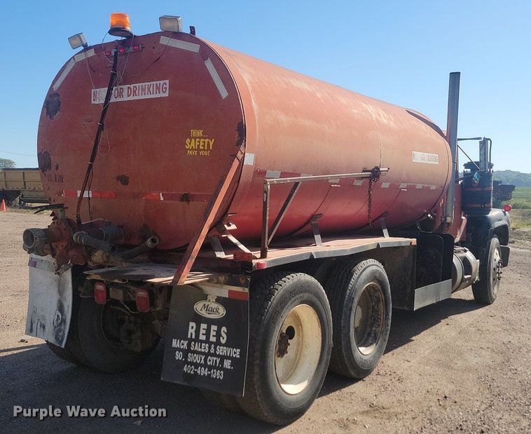 image for item JG9775 1980 Mack  water truck