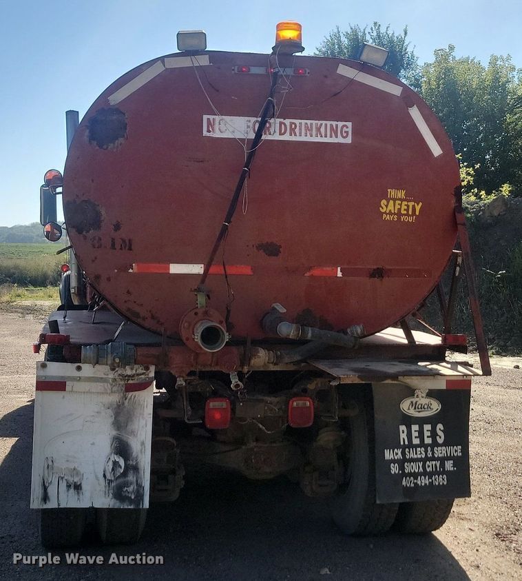 image for item JG9775 1980 Mack  water truck