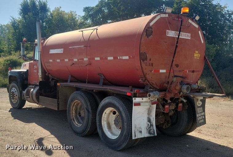 image for item JG9775 1980 Mack  water truck