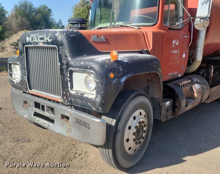 image for item JG9775 1980 Mack  water truck