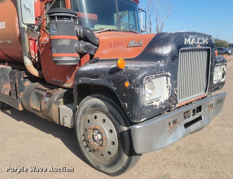 image for item JG9775 1980 Mack  water truck