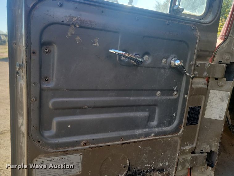 image for item JG9775 1980 Mack  water truck