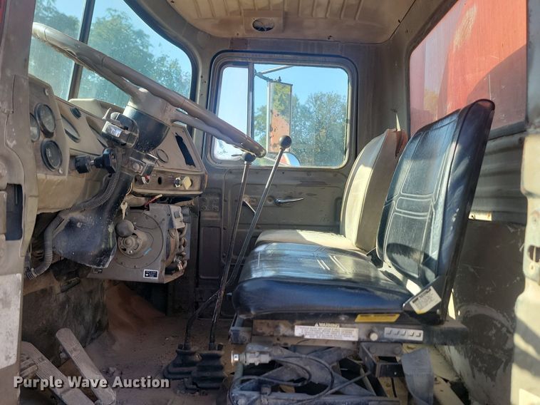 image for item JG9775 1980 Mack  water truck