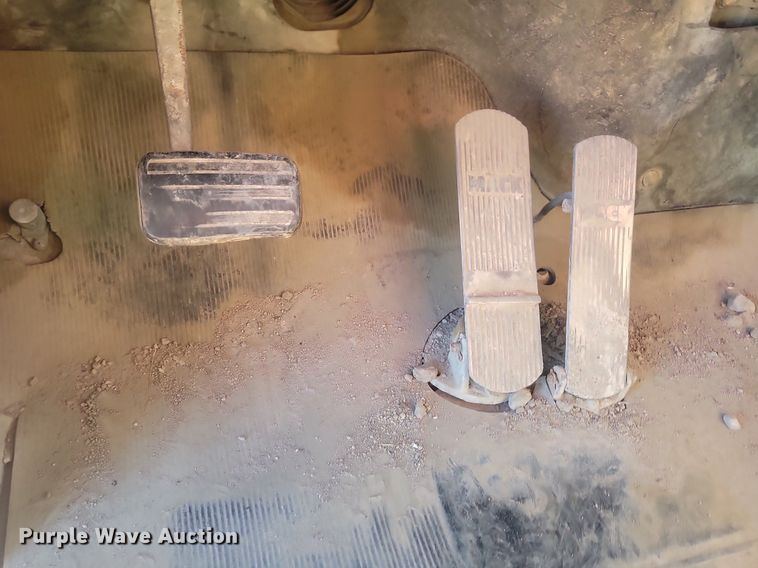 image for item JG9775 1980 Mack  water truck