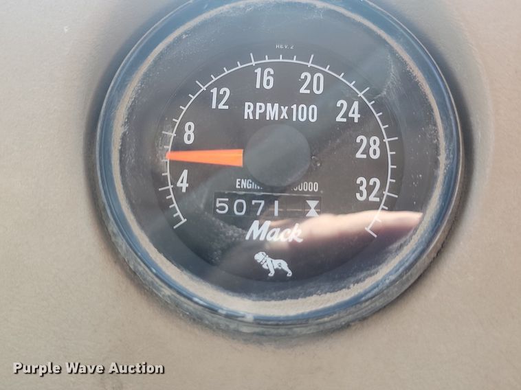 image for item JG9775 1980 Mack  water truck