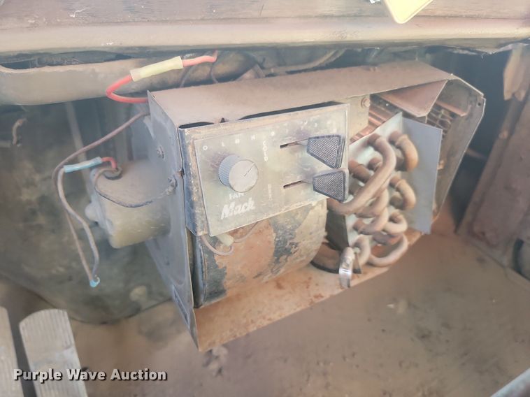 image for item JG9775 1980 Mack  water truck