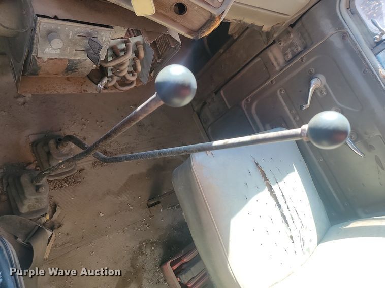 image for item JG9775 1980 Mack  water truck