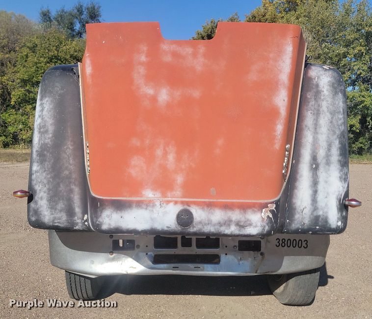 image for item JG9775 1980 Mack  water truck