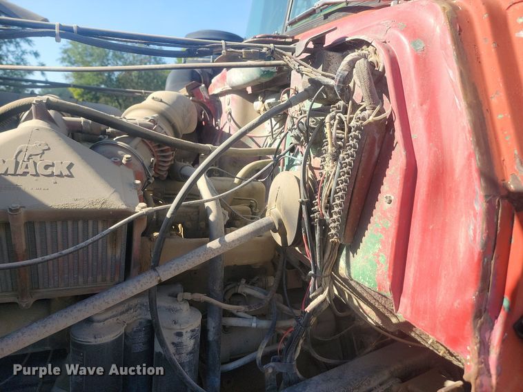 image for item JG9775 1980 Mack  water truck