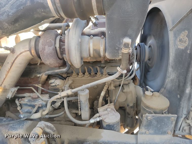 image for item JG9775 1980 Mack  water truck