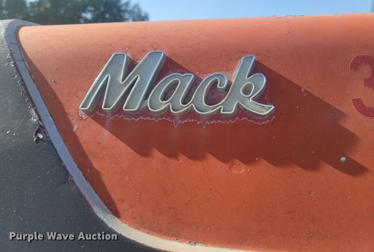 image for item JG9775 1980 Mack  water truck