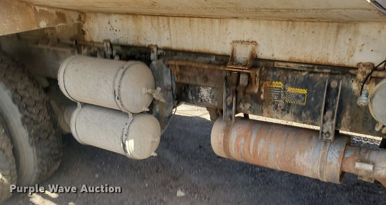 image for item JG9776 1993 Mack RD690S  water truck