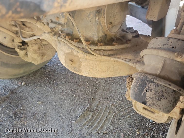 image for item JG9776 1993 Mack RD690S  water truck