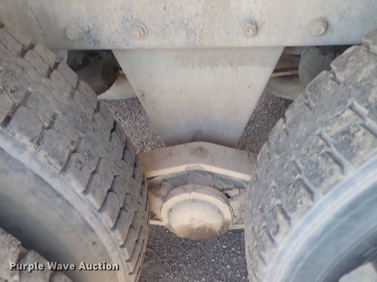 image for item JG9776 1993 Mack RD690S  water truck