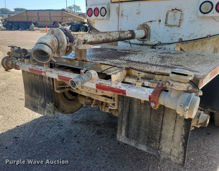 image for item JG9776 1993 Mack RD690S  water truck