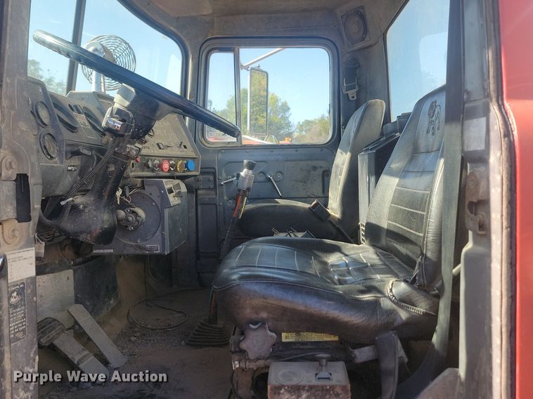 image for item JG9776 1993 Mack RD690S  water truck