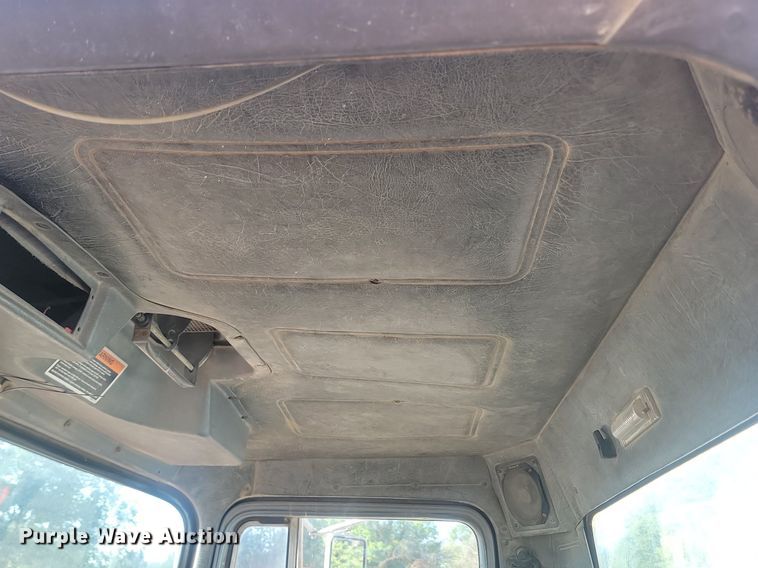 image for item JG9776 1993 Mack RD690S  water truck