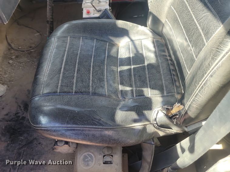 image for item JG9776 1993 Mack RD690S  water truck