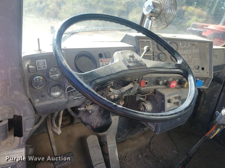 image for item JG9776 1993 Mack RD690S  water truck