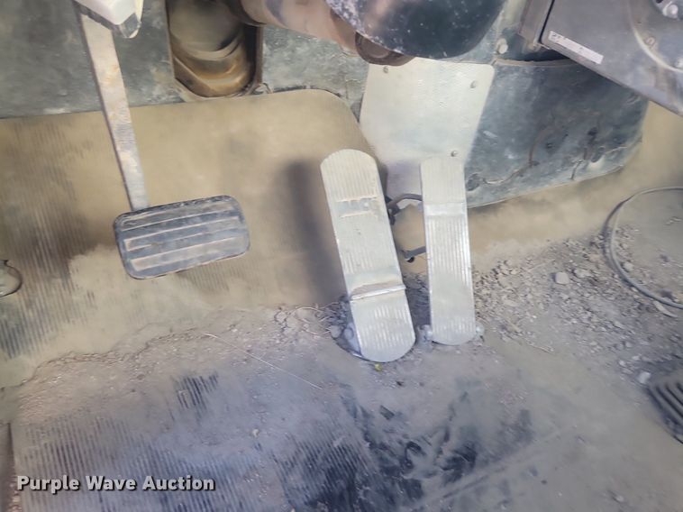 image for item JG9776 1993 Mack RD690S  water truck