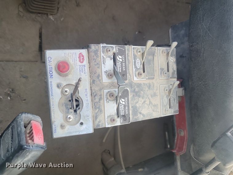 image for item JG9776 1993 Mack RD690S  water truck