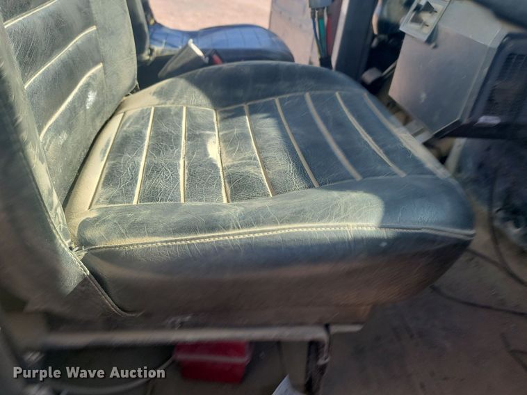 image for item JG9776 1993 Mack RD690S  water truck