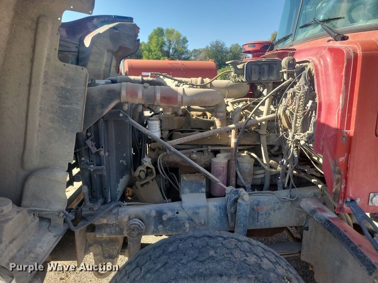 image for item JG9776 1993 Mack RD690S  water truck