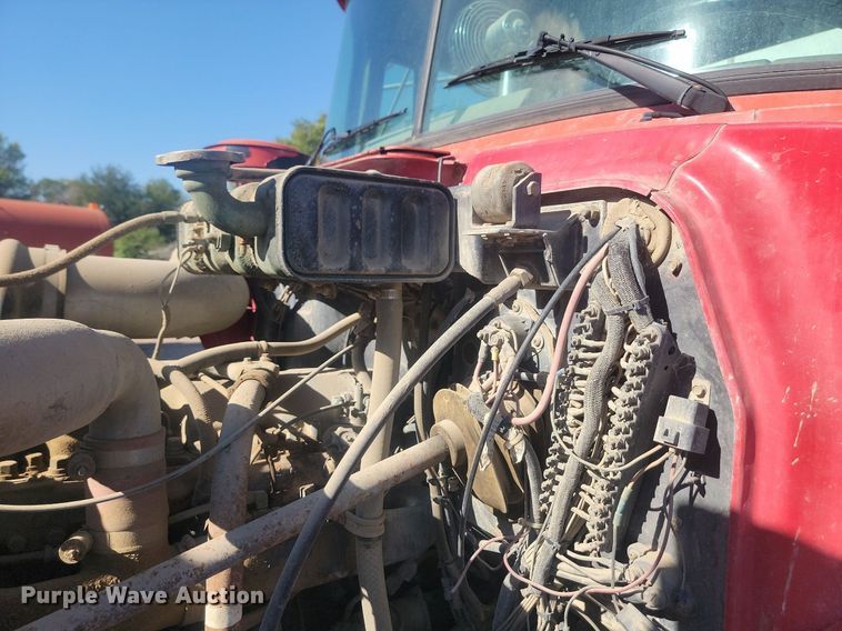 image for item JG9776 1993 Mack RD690S  water truck