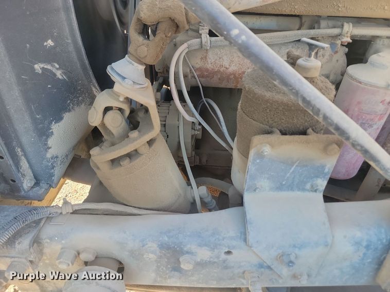 image for item JG9776 1993 Mack RD690S  water truck