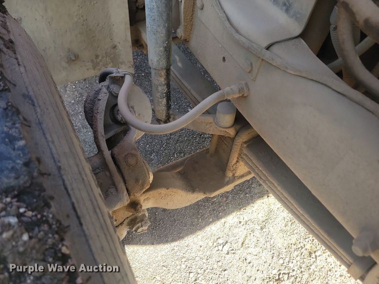 image for item JG9776 1993 Mack RD690S  water truck