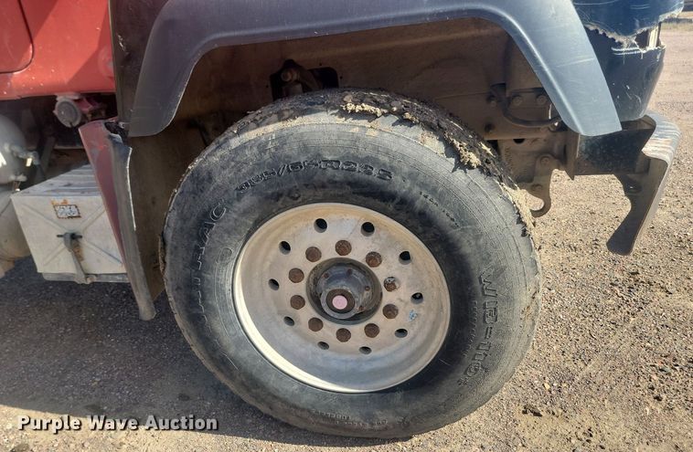 image for item JG9776 1993 Mack RD690S  water truck