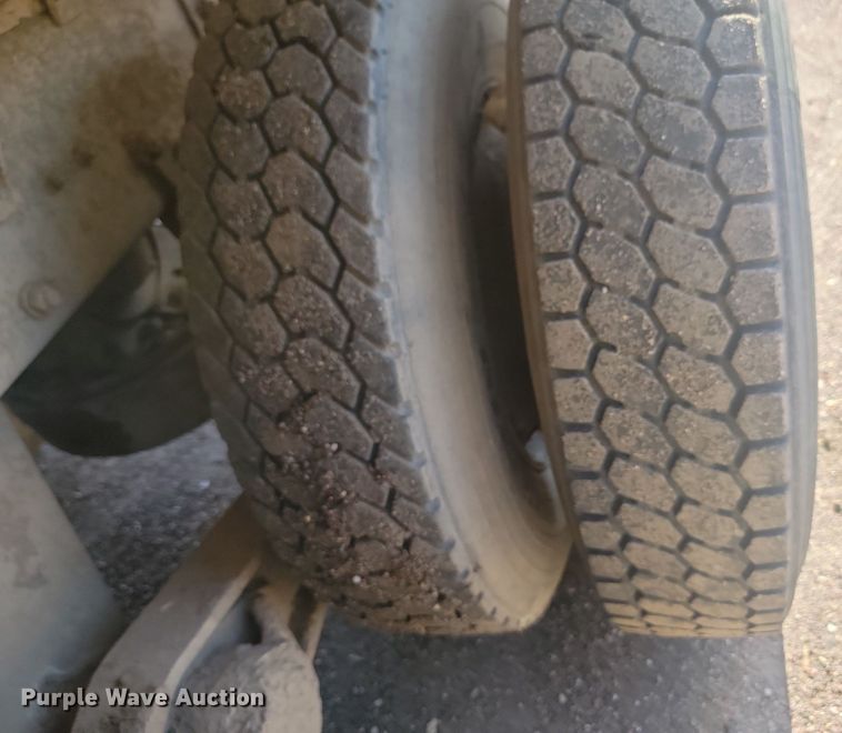 image for item JG9776 1993 Mack RD690S  water truck