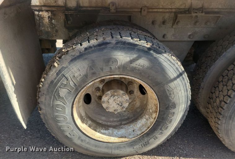 image for item JG9776 1993 Mack RD690S  water truck