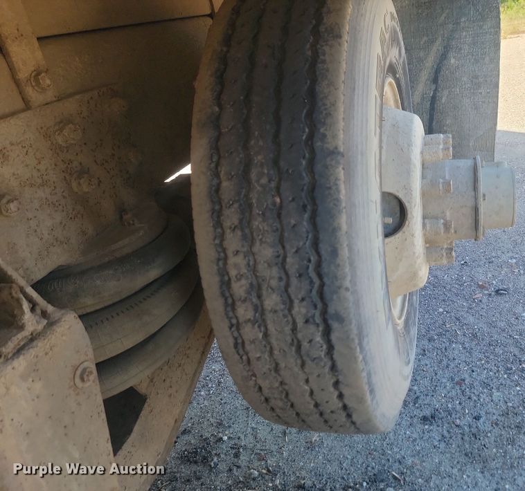 image for item JG9776 1993 Mack RD690S  water truck