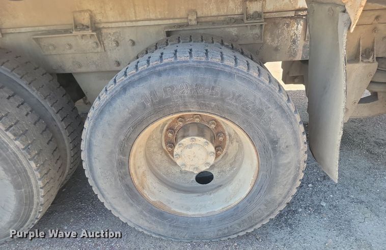 image for item JG9776 1993 Mack RD690S  water truck