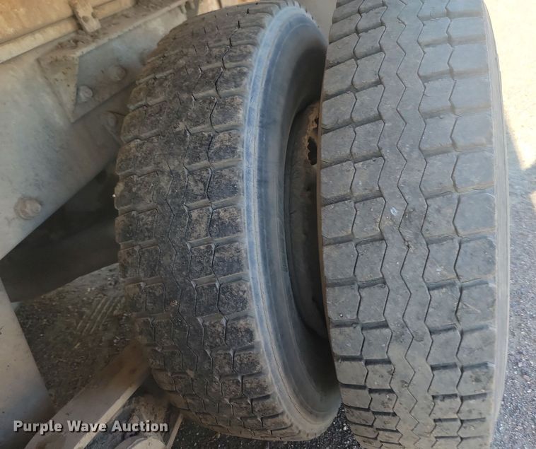 image for item JG9776 1993 Mack RD690S  water truck