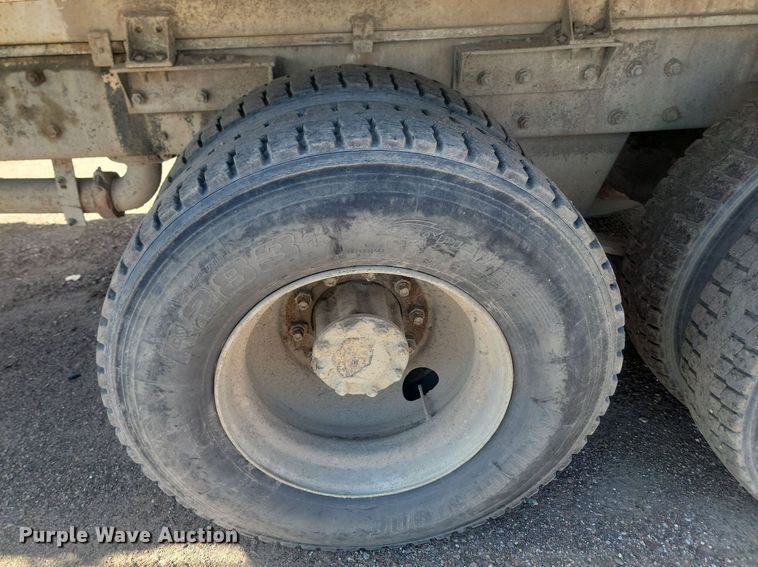 image for item JG9776 1993 Mack RD690S  water truck