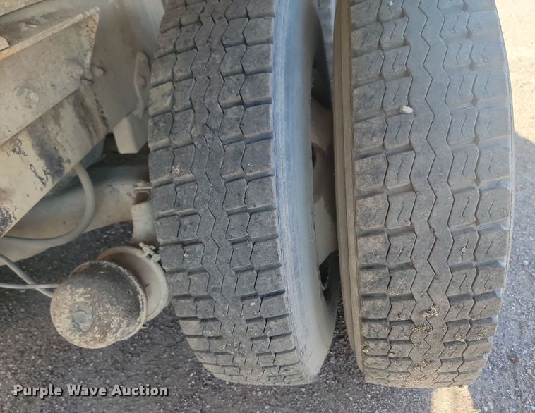 image for item JG9776 1993 Mack RD690S  water truck