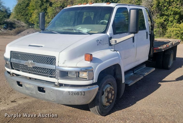 image for item JG9778 2005 Chevrolet C5500  Crew Cab flatbed truck