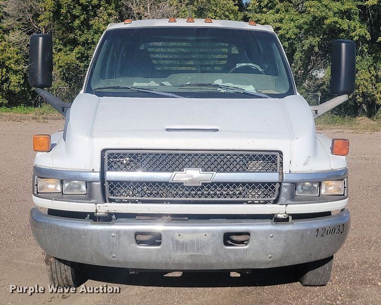 image for item JG9778 2005 Chevrolet C5500  Crew Cab flatbed truck