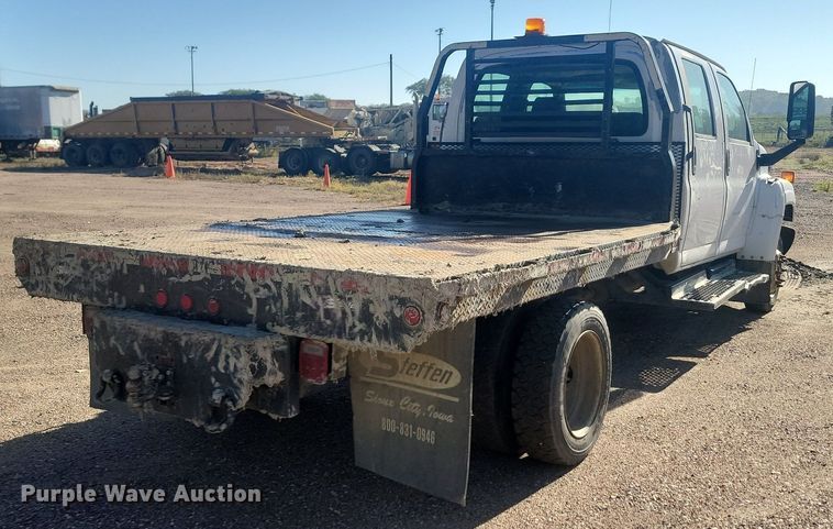 image for item JG9778 2005 Chevrolet C5500  Crew Cab flatbed truck