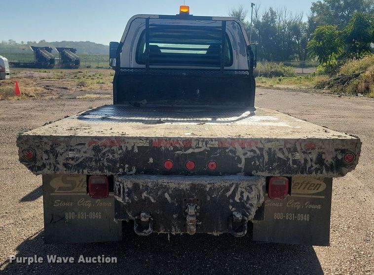 image for item JG9778 2005 Chevrolet C5500  Crew Cab flatbed truck