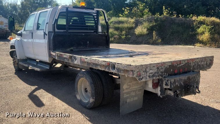 image for item JG9778 2005 Chevrolet C5500  Crew Cab flatbed truck