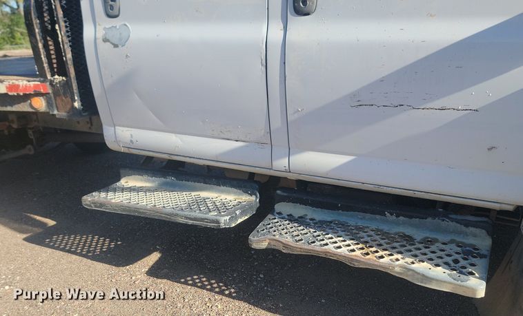 image for item JG9778 2005 Chevrolet C5500  Crew Cab flatbed truck